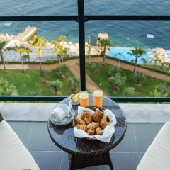 Отель Vidamar Resort Madeira - Half Board Only 5* Улучшенный номер с двуспальной кроватью фото 2