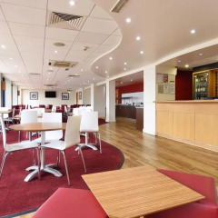 Отель Travelodge London City Airport питание