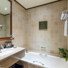 Chatrium Hotel Royal Lake Yangon 5* Номер Премьер с различными типами кроватей фото 4