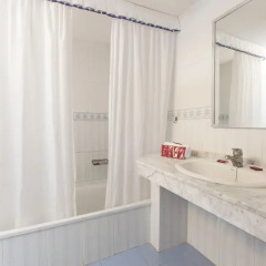 Отель El Marqués Palace by Intercorp Hotel Group Испания, Пуэрто-де-Сантьяго - 4 отзыва об отеле, цены и фото номеров - забронировать отель El Marqués Palace by Intercorp Hotel Group онлайн ванная фото 4