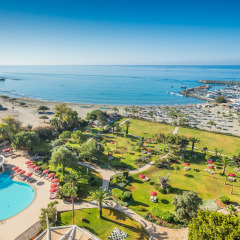Отель St Raphael Resort & Marina пляж