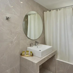 Athenian Riviera Hotel & Suites 3* Семейный номер Делюкс с различными типами кроватей фото 6