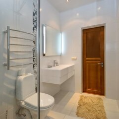 Апартаменты Berloga 55 Na Ulitse Frunze Apartments Омск ванная