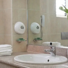Отель Mareblue Cosmopolitan Hotel Греция, Родос - отзывы, цены и фото номеров - забронировать отель Mareblue Cosmopolitan Hotel онлайн ванная