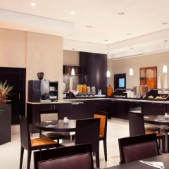 Отель Holiday Inn Express Dubai Safa Park ОАЭ, Дубай - 5 отзывов об отеле, цены и фото номеров - забронировать отель Holiday Inn Express Dubai Safa Park онлайн питание фото 2