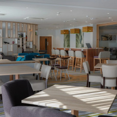 Отель Hampton by Hilton Exeter Airport гостиничный бар фото 2