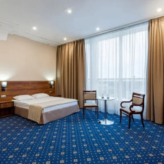 Отель Royal 3* Полулюкс