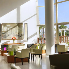 Golden Tulip Golden Bay Beach Hotel Ларнака интерьер отеля