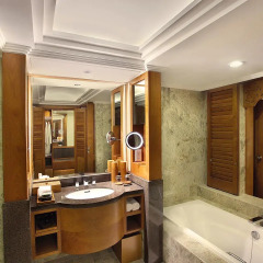 Nusa Dua Beach Hotel & Spa ванная фото 2