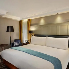 100 Queen's Gate Hotel London, Curio Collection by Hilton 5* Номер Atrium Superior с двуспальной кроватью