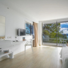 Отель Els Pins Resort & Spa 4* Стандартный семейный номер с различными типами кроватей фото 7