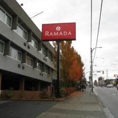 Отель Ramada Vancouver Exhibition Park Канада, Ванкувер - отзывы, цены и фото номеров - забронировать отель Ramada Vancouver Exhibition Park онлайн вид на фасад