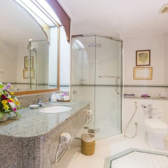 Отель Amora Beach Resort Phuket ванная