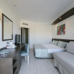Отель Alua Hawaii Mallorca & Suites 4* Стандартный номер с различными типами кроватей