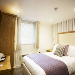 The Waterside Hotel and Galleon Leisure Club комната для гостей