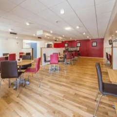 Отель Travelodge Manchester Sportcity Манчестер гостиничный бар