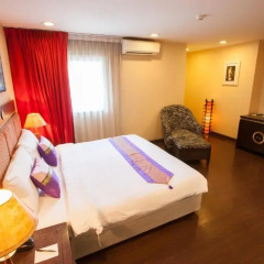 Отель Mac Boutique Suites Sukhumvit Soi 7 4* Студия Smart