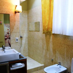 Отель Eagle Hotel Албания, Тирана - отзывы, цены и фото номеров - забронировать отель Eagle Hotel онлайн ванная