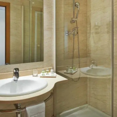 Отель NH Barcelona La Maquinista 3* Стандартный номер с различными типами кроватей фото 2