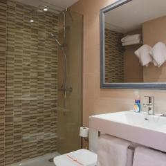 Отель Apartamentos Cala d'Or Playa Улучшенные апартаменты с различными типами кроватей