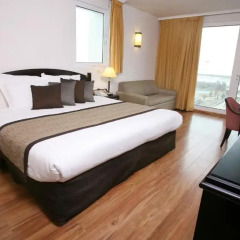 Crowne Plaza Tel Aviv Beach 3* Стандартный номер с двуспальной кроватью фото 4