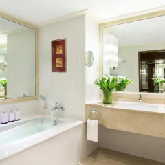 Отель Anantara Siam Bangkok 5* Улучшенный номер с разными типами кроватей фото 8