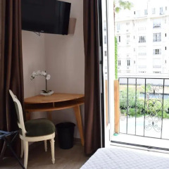 Отель Hôtel Armenonville 3* Улучшенный номер с двуспальной кроватью фото 5