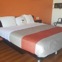 Отель Motel 6 Columbus OSU 2* Стандартный номер с различными типами кроватей фото 3
