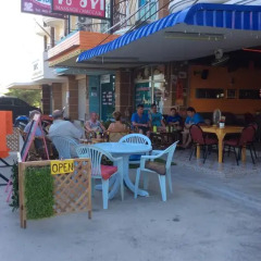 Отель Na's Place бассейн