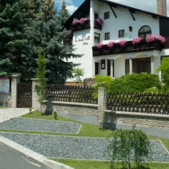 Отель Timpa Apartmanház & Dr. Strecker Villa фото 3