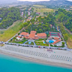 Possidi Holidays Resort & Suite Hotel пляж
