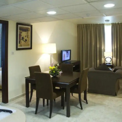 Avari Hotel Apartments в номере