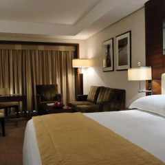 Mövenpick Hotel Bur Dubai 5* Улучшенный номер с различными типами кроватей фото 5