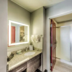 Отель Staybridge Suites University Area Osu 3* Люкс с различными типами кроватей