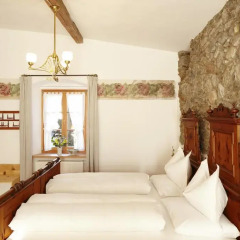 Отель Ottmanngut Suite and Breakfast Меран комната для гостей фото 5