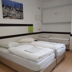 Hi Tel Aviv - Bnei Dan Hostel Тель-Авив комната для гостей