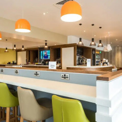 Отель Holiday Inn Brighton Seafront гостиничный бар