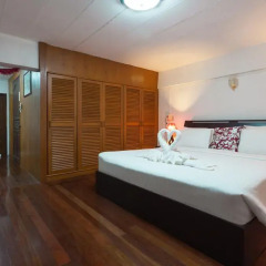 Отель Karon Sunshine Guesthouse & Bar 3* Улучшенный номер с различными типами кроватей фото 22