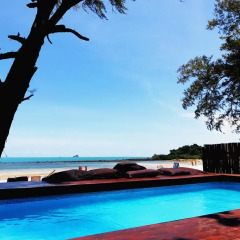 Отель Kirati Beach Resort бассейн