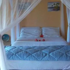 Отель By The Sea Vacation Home And Villa комната для гостей фото 4