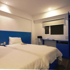 Emis Hotel 3* Улучшенный номер с различными типами кроватей фото 5