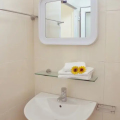 Отель Olive Hanoi 2* Кровать в общем номере фото 3