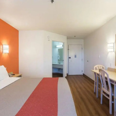 Отель Motel 6 Dale 2* Стандартный номер с различными типами кроватей фото 2