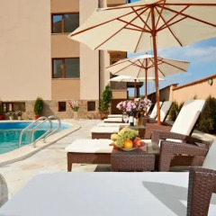 Отель Stanny Court ApartHotel бассейн фото 3
