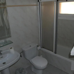 Отель Hostal Barnes Испания, Санта-Кристина-де-Аро - отзывы, цены и фото номеров - забронировать отель Hostal Barnes онлайн ванная фото 2