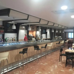 Отель Hostal Pirineos Ainsa гостиничный бар