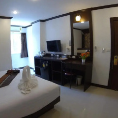 Patong Mansion Hotel 3* Улучшенный номер двуспальная кровать фото 2