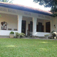 Отель Serene Holiday Bungalow