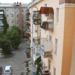 Апартаменты Саквояж на Коммунистической 16 балкон