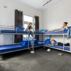 Отель The Spencer Backpackers Кровать в общем номере с двухъярусной кроватью фото 10
